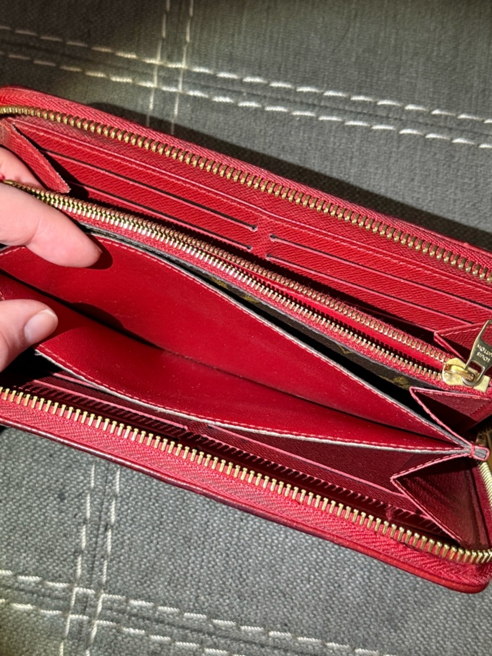 Used Louis Vuitton Retiro Zippy Wallet - Picture 11 of 14